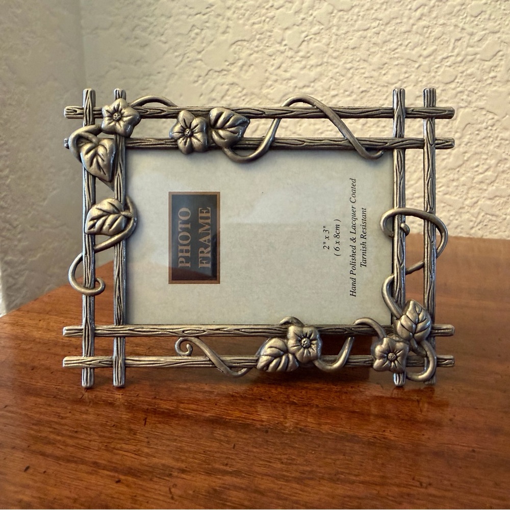 Vintage Silver Leaf and Flower Design Photo Frame, 2x3", NWOT - Picture 6 of 6